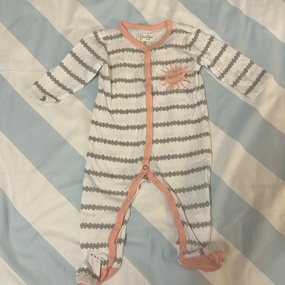 Jessica Simpson - footed baby sleeper/romper. Size 3-6 months - Picture 1 of 3